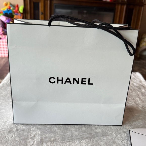 Chanel White Bag & 3 Pillow Pack boxes - Picture 4 of 8